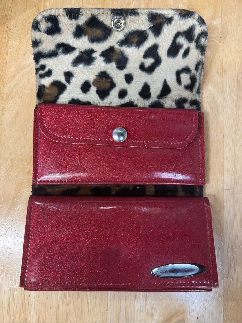 Trophy Queen Large Checkbook Wallet Red Glitter Vinyl Leopard Print Lined - Picture 3 of 6